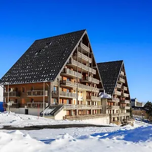4 Personnes Avec Piscine, Wifi, Garage Appartement